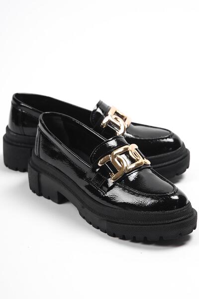 Capone Outfitters Capone Oval Burunlu Metal Aksesuarlı Trak Tabanlı Kırışık Rugan Siyah Kadın Loafer