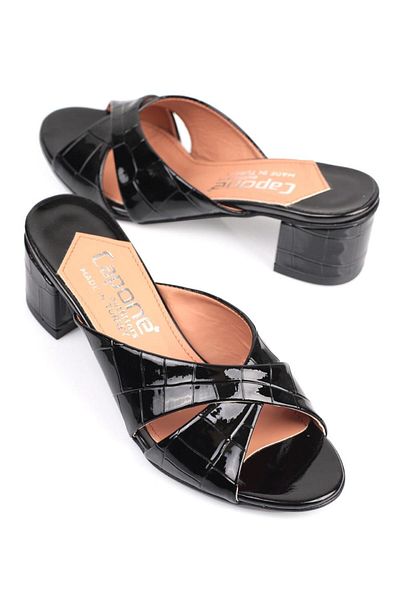 Capone Outfitters Capone Taya Cross-Strapped Black Women's Slippers