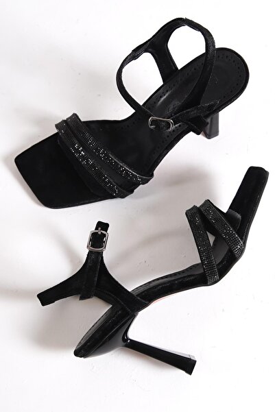 Capone Outfitters Capone Blunt Toe Stone Double Gestreifte Knöchelriemen-Samt-Sandalen mit dreieckigem Absatz in Schwarz für Damen