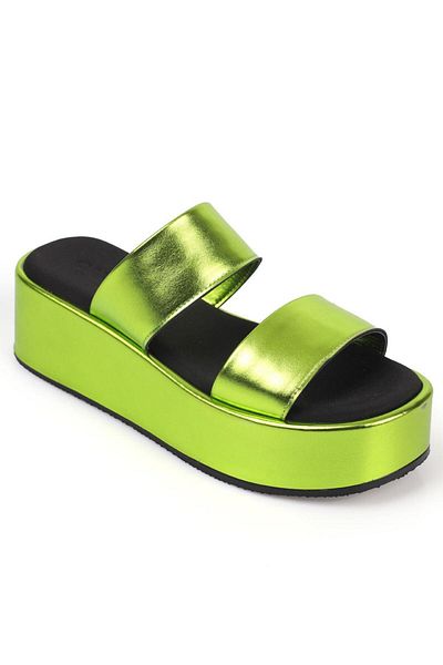 Capone Outfitters Capone Damen-Flatform-Sandalen mit doppeltem Riemen und Keilabsatz in Metallic-Pistaziengrün