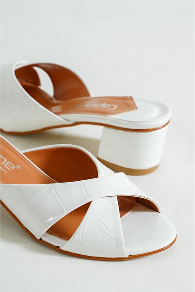 Capone Outfitters Capone Taya Cross-Strapped White Women's Slippers