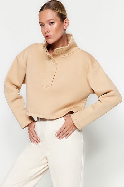 Trendyol Collection Nerzfarbener, locker geschnittener, kurzer Stehkragen, Druckknopfverschluss, dickes Fleece innen, Strick-Sweatshirt TWOAW24SW00008