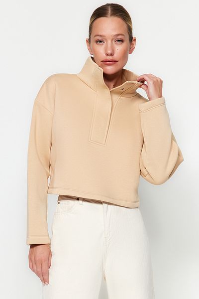 Trendyol Collection Nerzfarbener, locker geschnittener, kurzer Stehkragen, Druckknopfverschluss, dickes Fleece innen, Strick-Sweatshirt TWOAW24SW00008