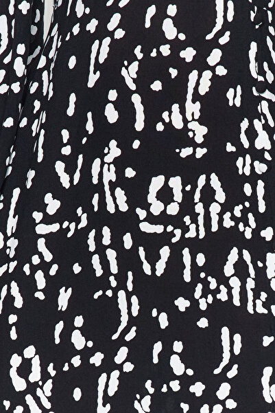 Trendyol Collection Černé geometrické vzorované rovné střihové detaily rozparku tkané šaty z viskózy TWOAW24EL00865