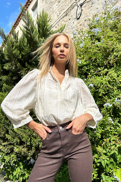 Trend Alaçatı Stili Damen-Vanilla-Webbluse mit vollem Kragen und Muschelmuster und versteckter Knopfleiste ALC-X10904