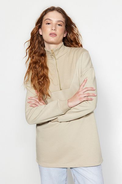 Trendyol Modest Pletená mikina – detail kamenného zipu a límce TCTAW24TW00010