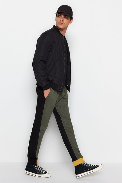 Trendyol Collection Khakifarbene Jogginghose mit elastischem Bein - TMNAW22EA0529