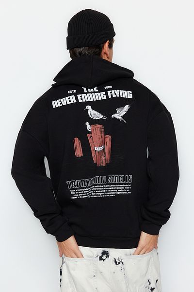 Trendyol Collection Черен поларен суитшърт с щампи на животни - голям памук, TMNAW24sw00136