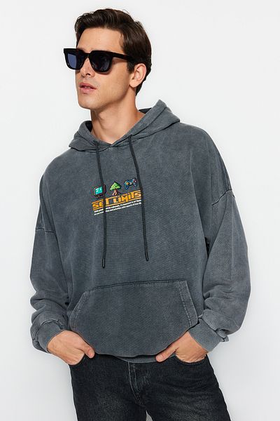 Trendyol Collection Anthrazitfarbenes Oversize-Sweatshirt mit Game-Print - Vintage Detailed TMNAW24SW00140