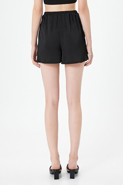 Koton Schwarze Shorts und Bermudas für Damen 2YAK01136PW