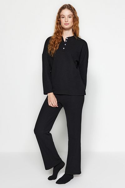 Trendyol Collection Set de pijamale tricotate cu textura detaliată cu nasturi negri THMAW23PT00062