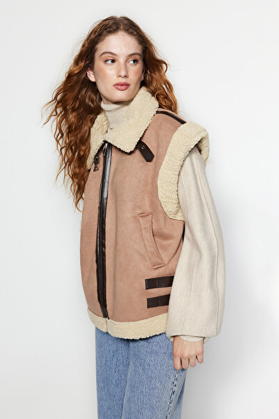 Trendyol Collection Norková prémiová oversize plyšová detailní semišová motorkářská vesta TWOAW24YE00054