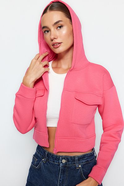 Trendyol Collection Rosa, locker geschnittenes, kurzes Strick-Sweatshirt mit Kapuze, Taschendetail, dickem Fleece innen, TWOAW24SW00010