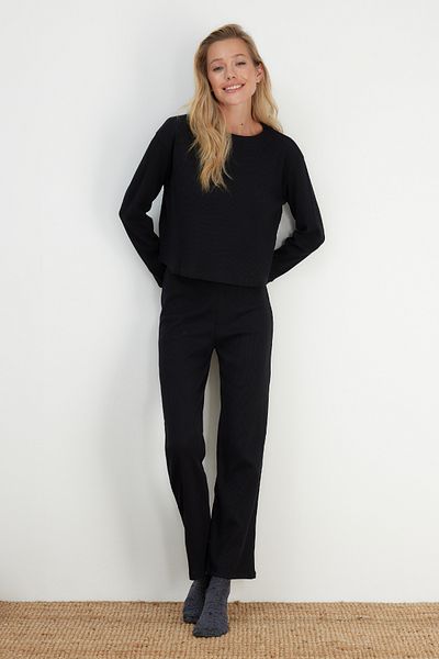 Trendyol Collection Schwarzes geripptes Strick-Pyjama-Set THMAW21PT0009