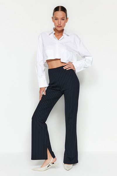 Trendyol Collection Marineblaue Smart Slit Flare/Spanish Leg High Waist Gestreifte Strick-Leggings-Hose TWOSS23PL00126