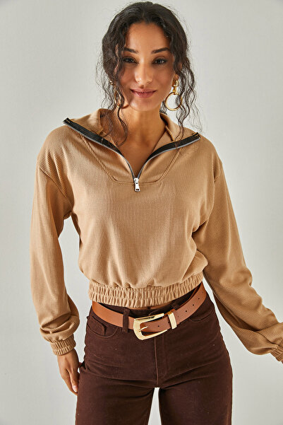 Olalook Dámská béžová halenka s vysokým límečkem a zipem BLZ-19002399