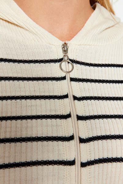 Trendyol Collection Stone Crop pletený svetr s kapucí TWOAW24HI00382