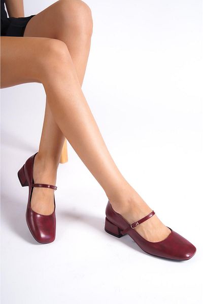 Capone Outfitters Capone Blunt Toe Straped Low Heel Damenschuhe