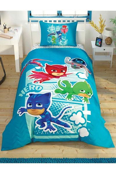 Taç Set cuvertură pilota matlasată cu licență Disney Pj Masks Hero elastic 160 cm X 220 cm