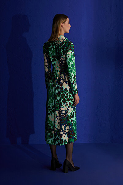 Jus De Pommes YEŞİL DESENLİ GÖMLEK YAKA YIRTMAÇLI MİDİ BOY ELBİSE