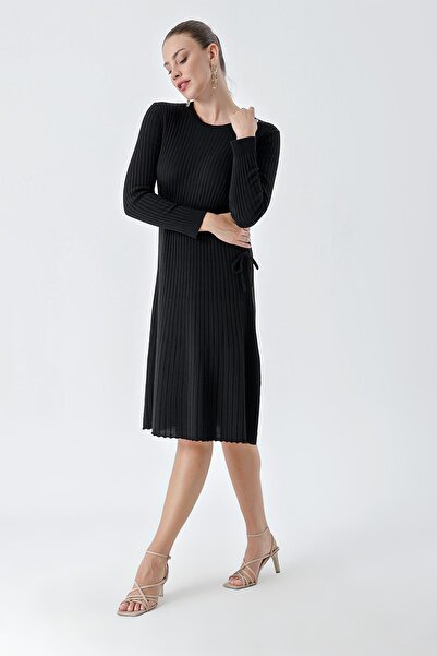 CHUBA Γυναικείο πλεκτό φόρεμα με ριμπ λαιμόκοψη μέχρι το γόνατο μαύρο 24W119