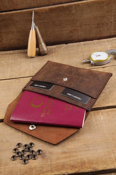 New Coast Leather 1900's Ръчно изработен кафяв портфейл за паспорт от естествена кожа