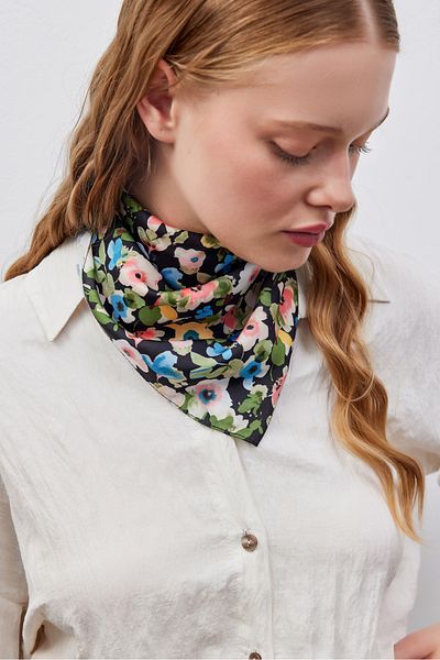 THE MOON Beauty Garden Watercolor Crispy Floral Patterned Black Vegan Silk Scarf Bandana