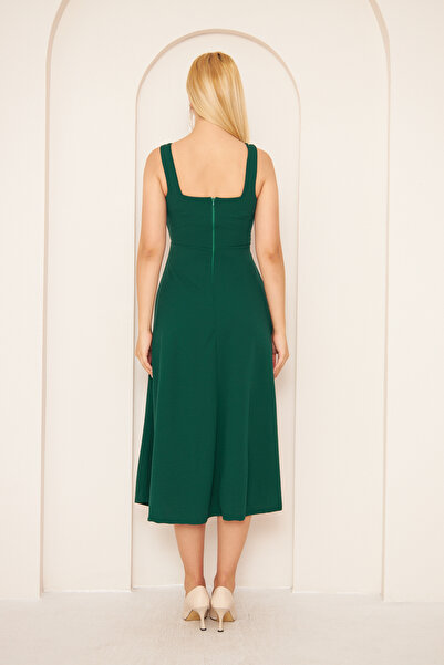 bayansepeti Γυναικείο εύκαμπτο κρεπ ύφασμα μίντι μήκους χοντρό λουράκι τετράγωνο λαιμό ανοιχτό κομμένο σμαραγδί φόρεμα 086