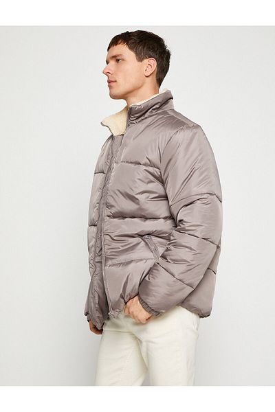 Koton Glänzende Pufferjacke, Stehkragen, Reißverschlusstasche, detailliert, wasserdicht