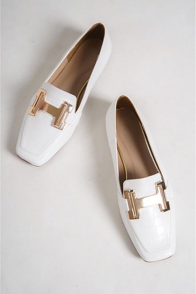 Capone Outfitters Γυναικείο loafer Capone Blunt Toe White με μεταλλικό αξεσουάρ αγκράφα