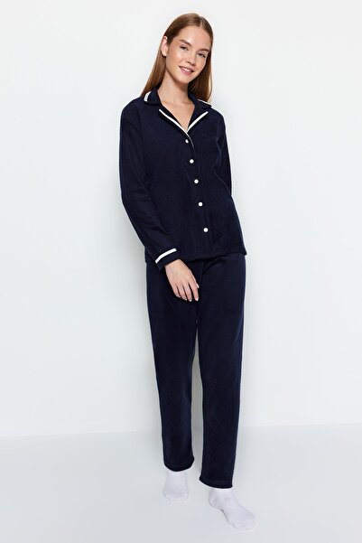 Trendyol Collection Sötétkék csővezeték részletes alvószalagos polár vastag téli kötött pizsama szett THMAW22PT0357