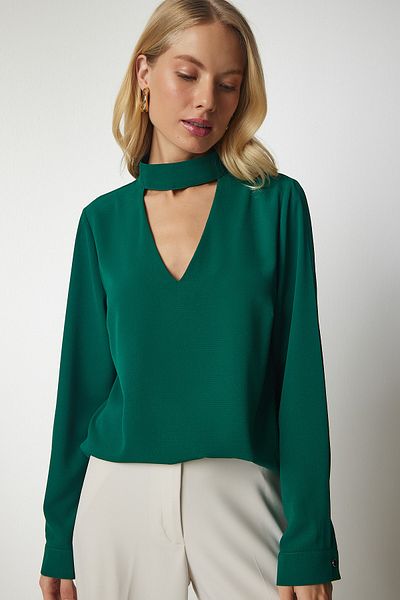 Happiness İstanbul Women's Emerald Green Window Detailed Low-cut Crepe Blouse UB00155