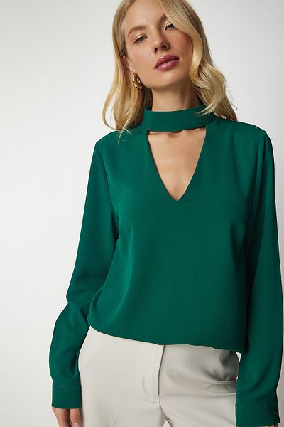 Happiness İstanbul Women's Emerald Green Window Detailed Low-cut Crepe Blouse UB00155