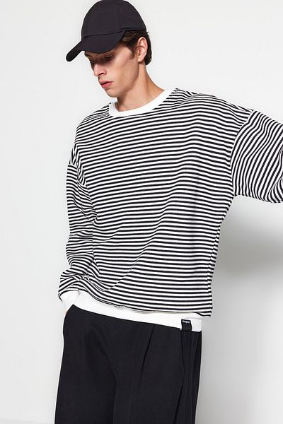 Trendyol Collection Übergroßes gestreiftes Fleece-Sweatshirt - Schwarz TMNAW24sw00065