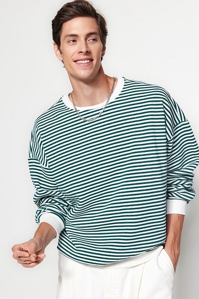 Trendyol Collection Grün gestreiftes Oversize-Fleece-Sweatshirt - TMNAW24sw00065