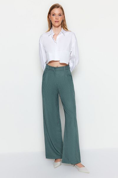 Trendyol Collection Dunkelgrüne, plissierte Webhose mit weitem Bein TWOAW22PL0475