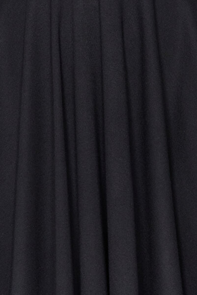 Kolekcia Trendyol Čierna sukňa s hranatým golierom, volánikové mini pletené šaty TWOAW24EL00525