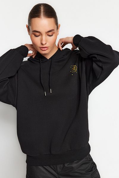 Trendyol Collection Черен дебел полар от вътрешната страна на качулка с щампи Oversize/Wide Fit плетен суичър TWOAW24SW00136