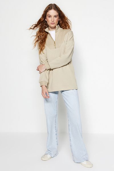 Trendyol Modest Pletená mikina – detail kamenného zipu a límce TCTAW24TW00010