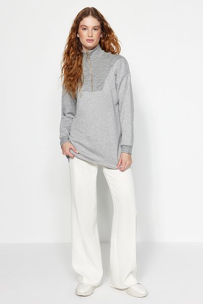Trendyol Modest Pletená mikina – šedá melanž, detail límečku na zip, TCTAW24TW00010