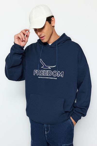 Trendyol Collection Indigo vyšívaná fleecová mikina s kapucí – oversize, teplá TMNAW24sw00075