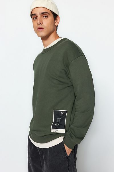 Trendyol Collection Khaki oversize/široký střih Crew Neck Art Motiv Aplikovaná fleecová vnitřní mikina Tmnaw24Sw00038