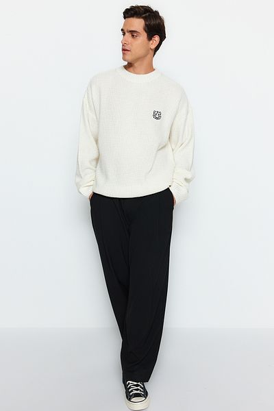 Trendyol Collection Ecrufarbener, bestickter Oversize-Strickpullover mit Rundhalsausschnitt - TMNAW24KZ00032