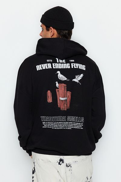 Trendyol Collection Черен поларен суитшърт с щампи на животни - голям памук, TMNAW24sw00136