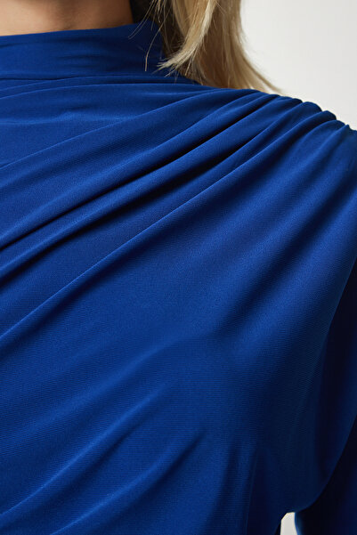 Happiness İstanbul Bluză nisipoasă cu guler înalt detaliat cu volane albastre pentru femei FF00135