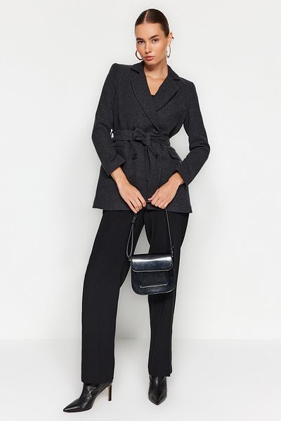 Trendyol Collection Schwarzer, regulärer, gewebter Blazer mit Krawattendetails TWOAW24BC00017