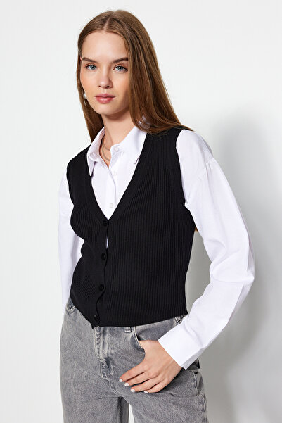 Trendyol Collection Черна трикотажна жилетка с V-образно деколте - първокласна прежда TWOAW24SV00049