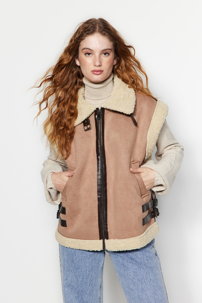 Trendyol Collection Norková prémiová oversize plyšová detailní semišová motorkářská vesta TWOAW24YE00054