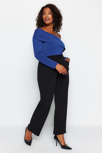 Trendyol Curve Schwarze, gerade geschnittene, hoch taillierte Crepe-Strickhose in Übergröße TBBAW24AR00008