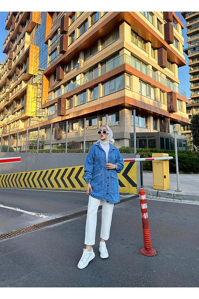 lurex moda JACHETA DE JEANS CU DETALIU DE PIATRA CU BUZUUNAR IN cruce